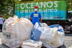 Conquista ambiental: coleta de 2 bilhões de garrafas plásticas