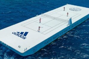 Quadra de tênis com plástico reciclado pela Adidas