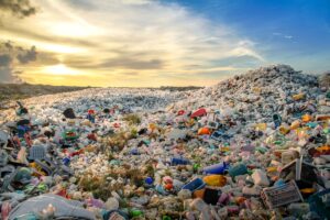 Recicladora transforma plástico em biocombustível