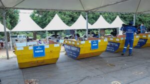 Embalagem ganha ouro em prêmio, Souvenirs e acessórios de plásticos reciclado e Drive Thru de Reciclagem