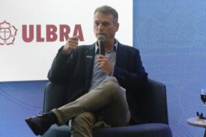 Cogtive inova em tecnologia, plástico de cana de açúcar e reciclagem por fluorescência