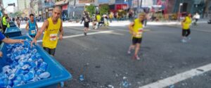 O que acontece com o plástico descartado na São Silvestre?