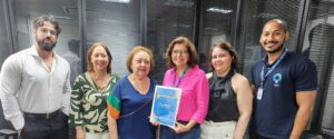 Produção com plástico reciclado, estudos sobre reciclagem e tapetes de garrafas PET