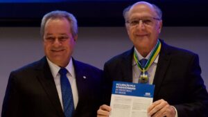 Representantes industriais assinam declaração sobre urgência de reindustrialização robusta no Brasil