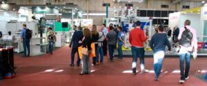 O que os eventos paralelos da Interplast oferecem?