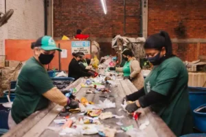 Fungos degradam plástico nos oceanos, PepsiCo e Eureciclo apoiam reciclagem de embalagens longa-vida e Shein investe em reciclagem