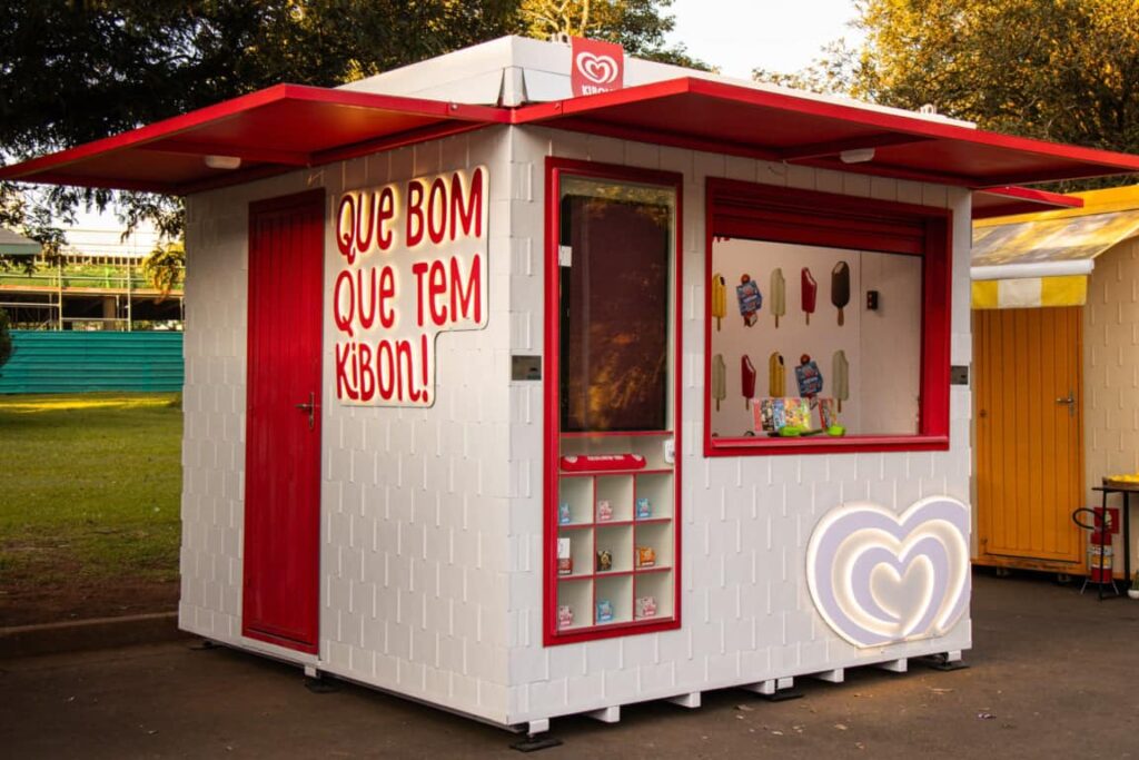 Novo quiosque da Kibon no Parque Ibirapuera usa 1.000 blocos reciclados