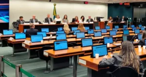 Câmara dos Deputados discute regulamentação da IA e impactos para a indústria