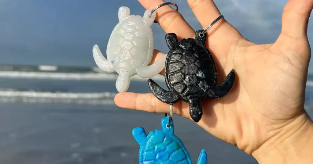 Projeto Paradas transforma resíduos plásticos em arte e produtos úteis em Cubatão