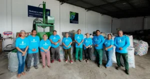  Plásticos em moto, troca de garrafas por ração e água, e coleta de toneladas