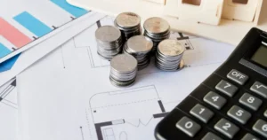 Faturamento da indústria tem alta, mas emprego segue em queda