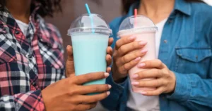 Mensalidade paga com plásticos, projeto de educação ambiental e adiamento de decreto de plásticos de uso único