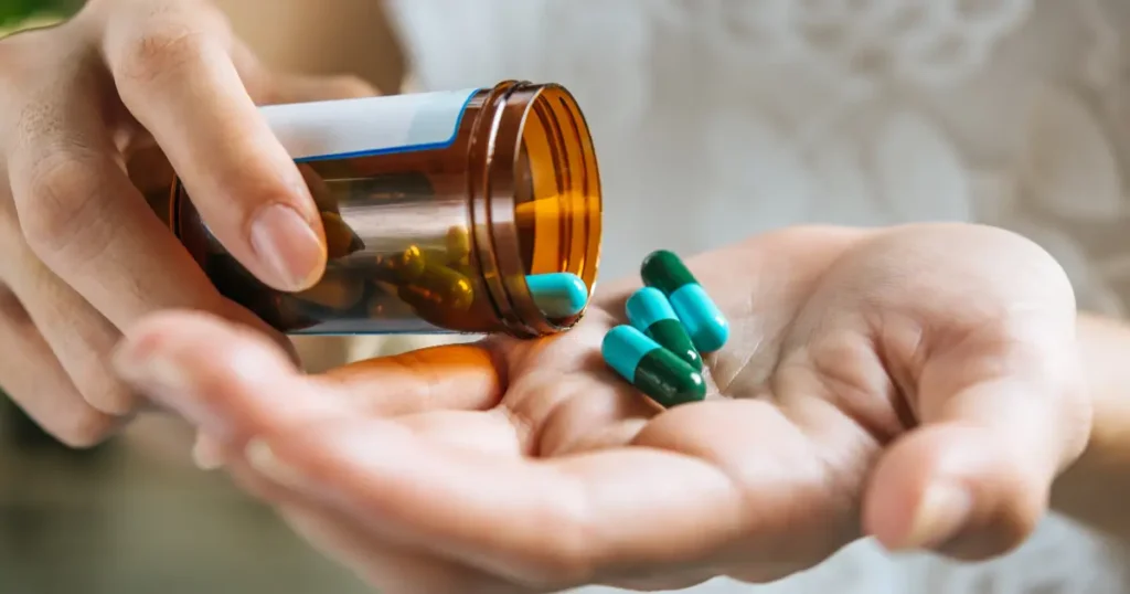 Cientistas transformam plástico em medicamento para Parkinson em estudo inédito