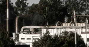 Como a primeira fábrica de plástico do Brasil provou que vender o desconhecido é possível e o que isso ensina ao vendedor industrial de hoje
