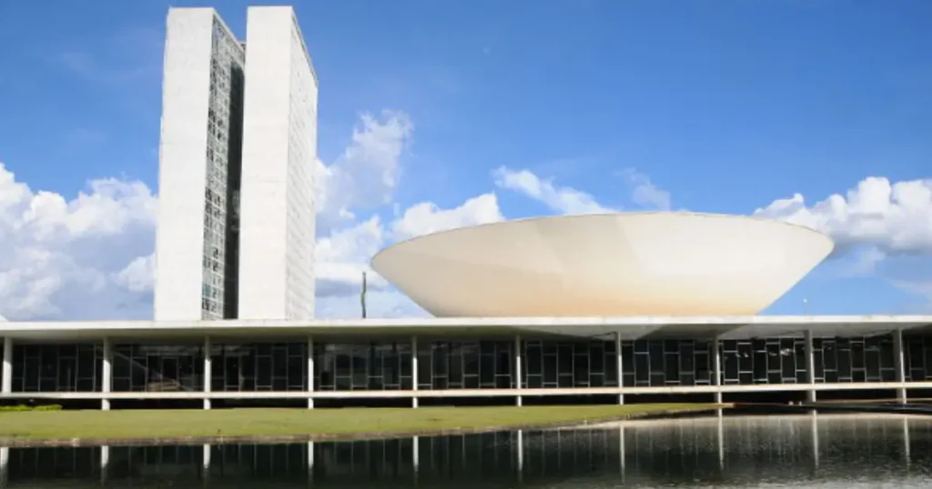 Comissão da Câmara aprova proposta que cria classificação obrigatória para plásticos