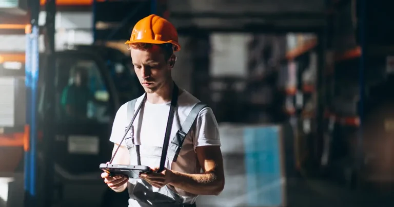 Como estruturar um plano de carreira técnica para operadores e técnicos de processo na indústria do plástico