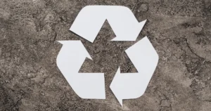 Reciclagem mecânica de plásticos volta a crescer no Brasil em 2025