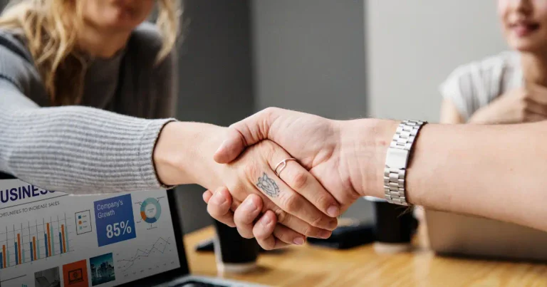 Retenção de clientes na indústria do plástico: por que a maioria perde para o concorrente sem perceber?